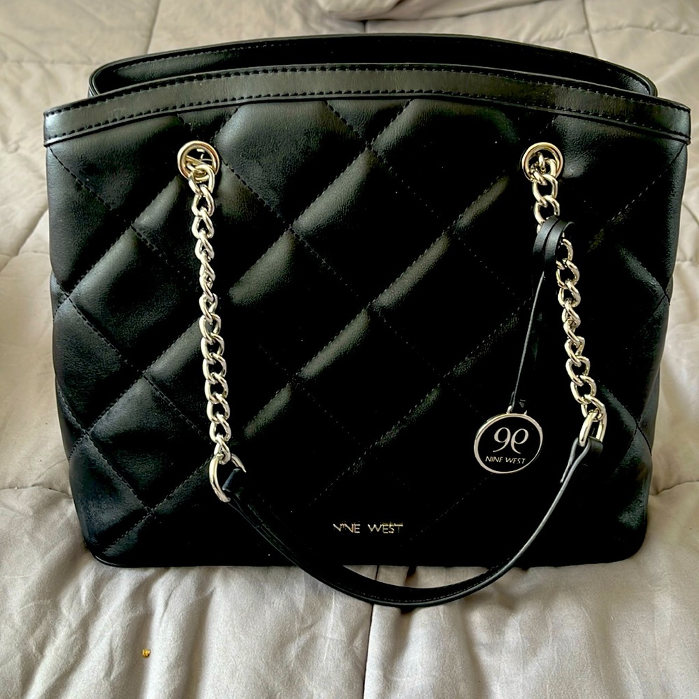 GREAT CONDITION NINE WEST SHOULDER BAG